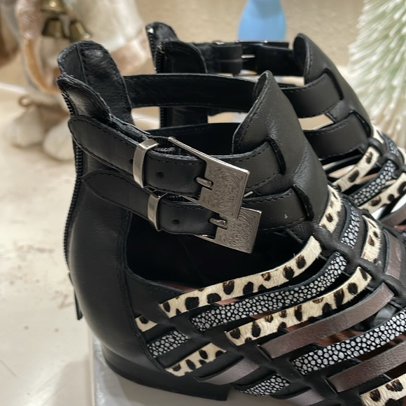 Forever 21 pointed booties - Picture 3 of 8